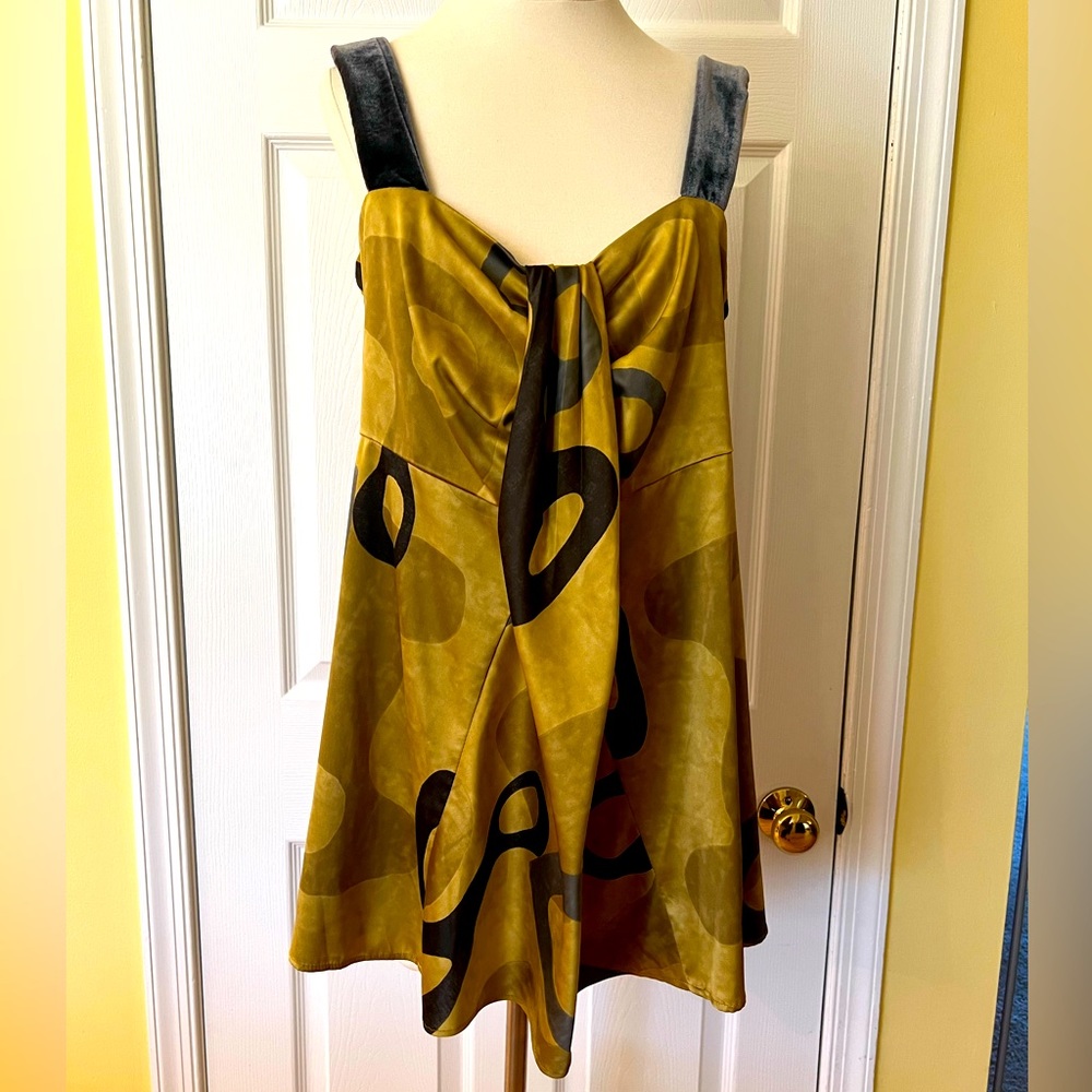 Woman’s Simply Vera Wang Top